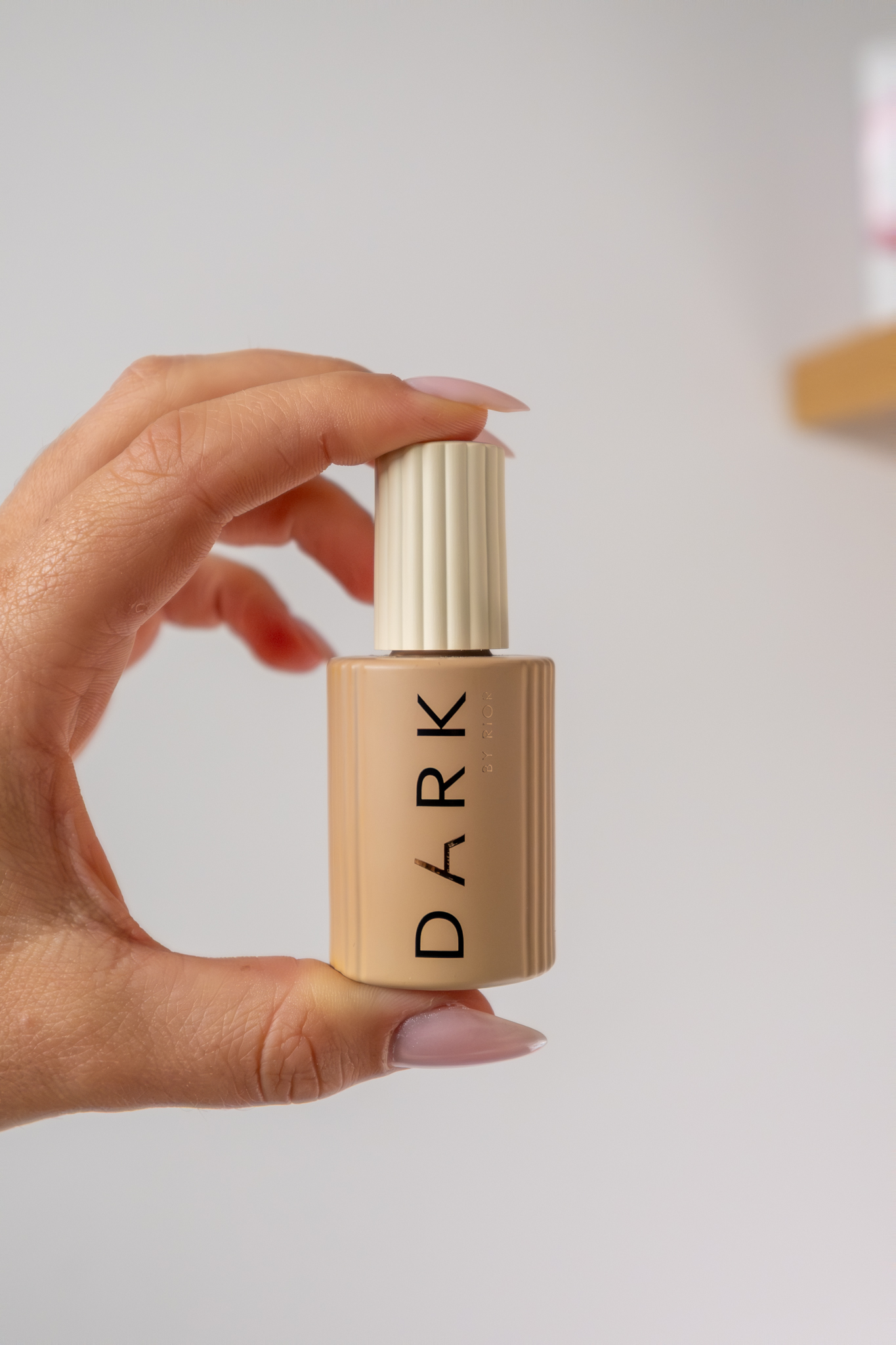 Vernis nude utilisé pour une prestation d’onglerie