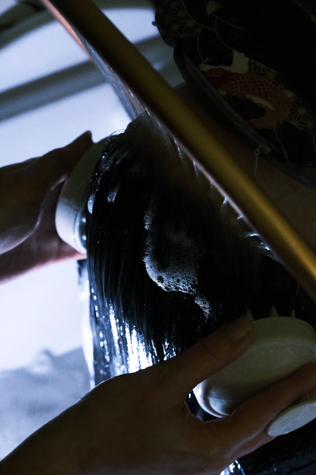 Soin Head Spa et rinçage des cheveux chez Instinct Beauty
